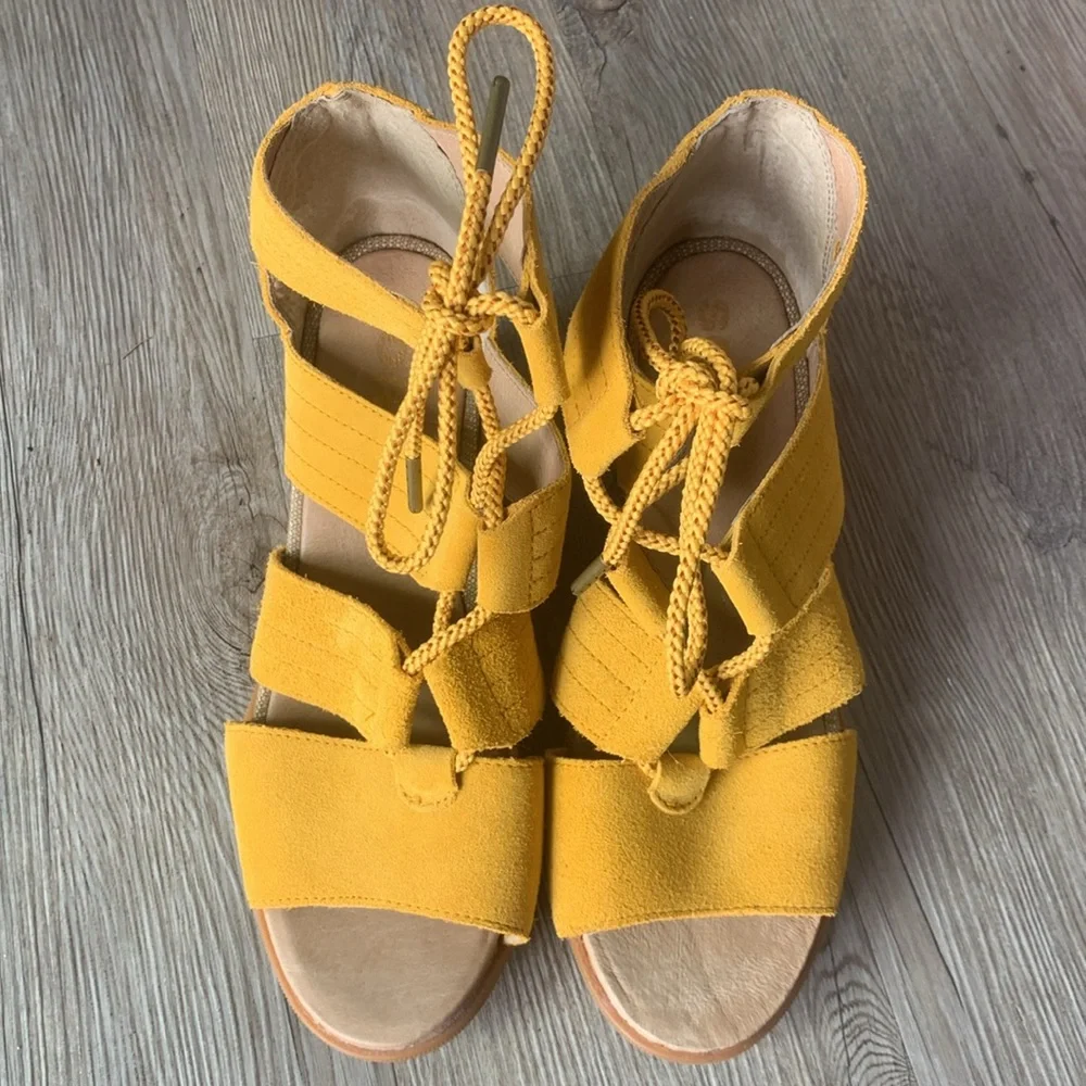 Sorel Joanie II Lace - Golden Yellow Wedge Size 9 - Picture 4 of 15